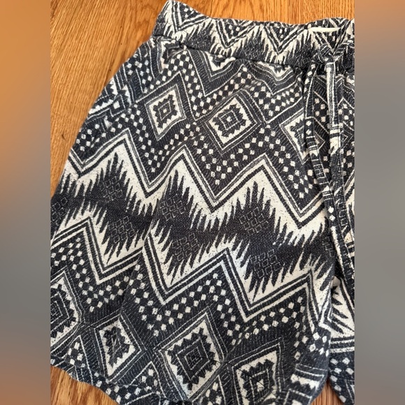 J.Crew Factory Women's Shorts Aztec print Size 4 - Picture 2 of 9